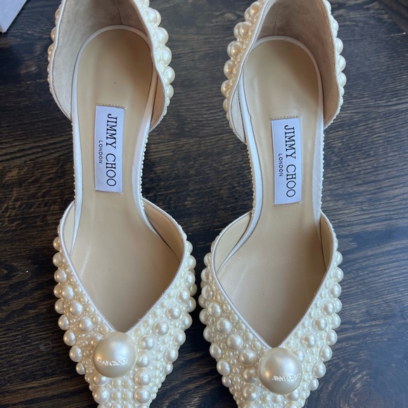 Jimmy Choo, Sabin 85-White Satin Pumps w/ All-Over Pearl Embellishment. Size 39 - Picture 5 of 10